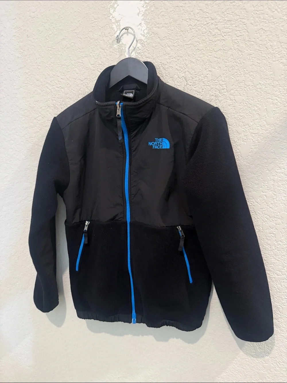 The North Face Black Fleece Jacket with Bright Blue Zipper and Logo L 14/16 - Picture 3 of 10